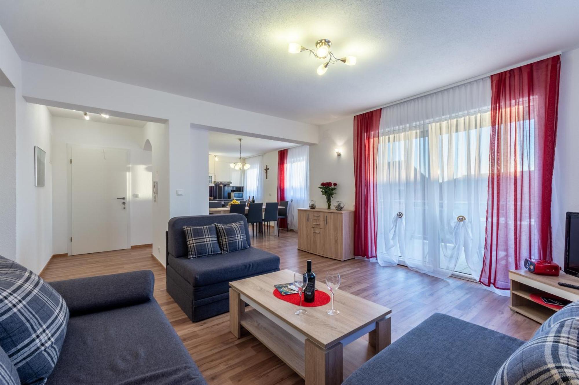 Family Friendly Apartments With A Swimming Pool Stanici, Omis - 18676 Quarto foto