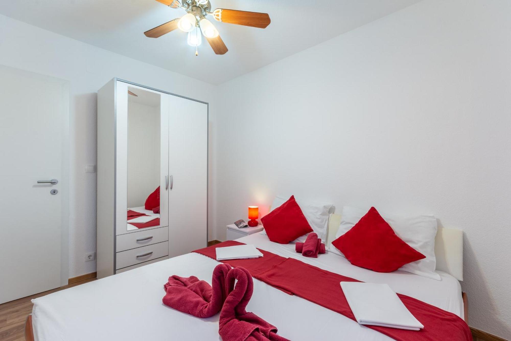 Family Friendly Apartments With A Swimming Pool Stanici, Omis - 18676 Quarto foto